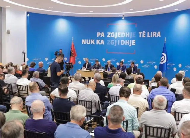 Berisha në mbledhjen e Këshillit Kombëtar të Partisë Demokratike: Rama na bleu votat me klanet e drogës