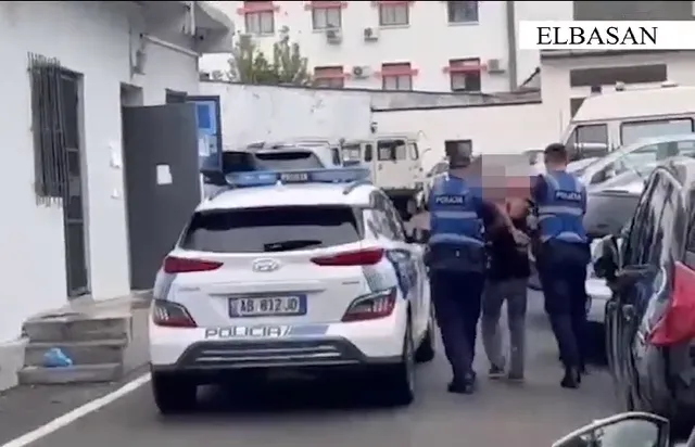 Elbasan/ Personi që kërcënoi bashkëshorten me vrasje vihet në pranga