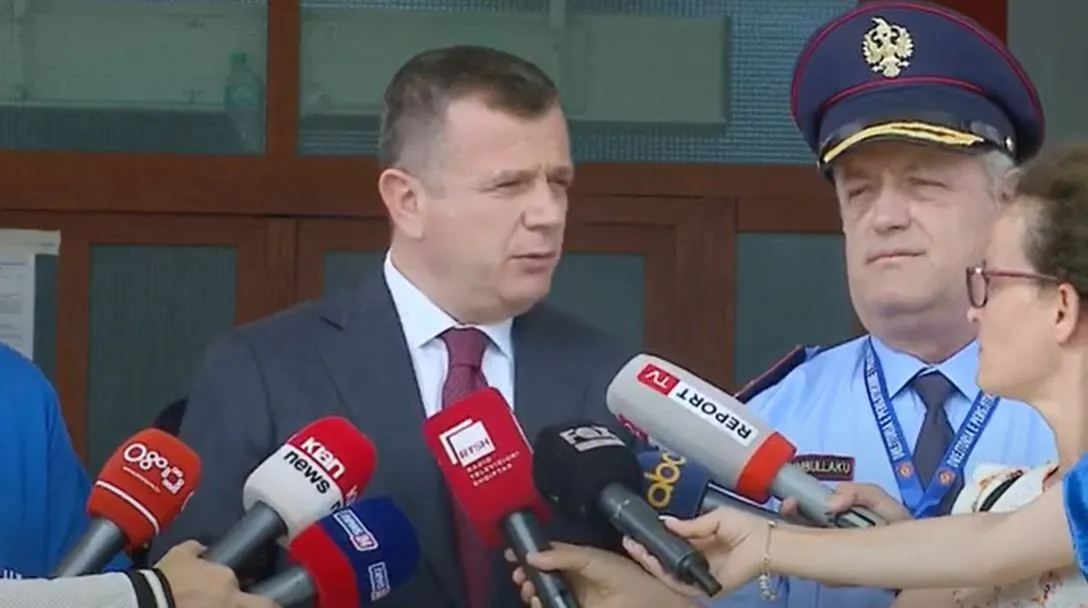 Balla viziton në spital efektiven e plagosur gjatë kryerjes së detyrës: Shoferë respektoni rregullat e qarkullimit rrugor!
