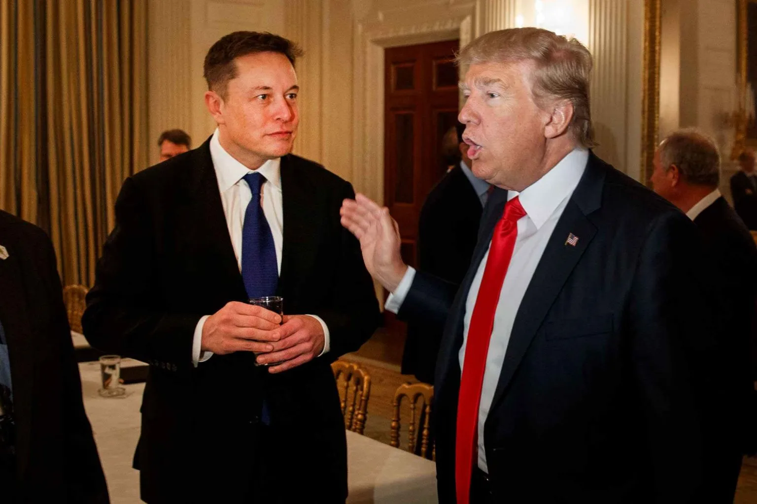 Elon Musk nuk tradhton Trump, paguan gjobën e majme dhe nuk i jep të dhënat e Trumpit FBI-sê