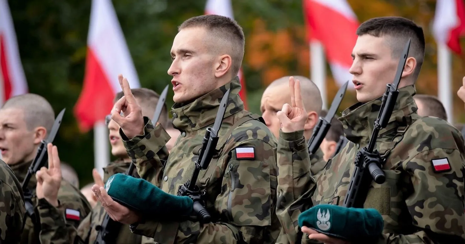 Polonia planifikon të dërgojë 10 mijë trupa në kufirin me Bjellorusinë