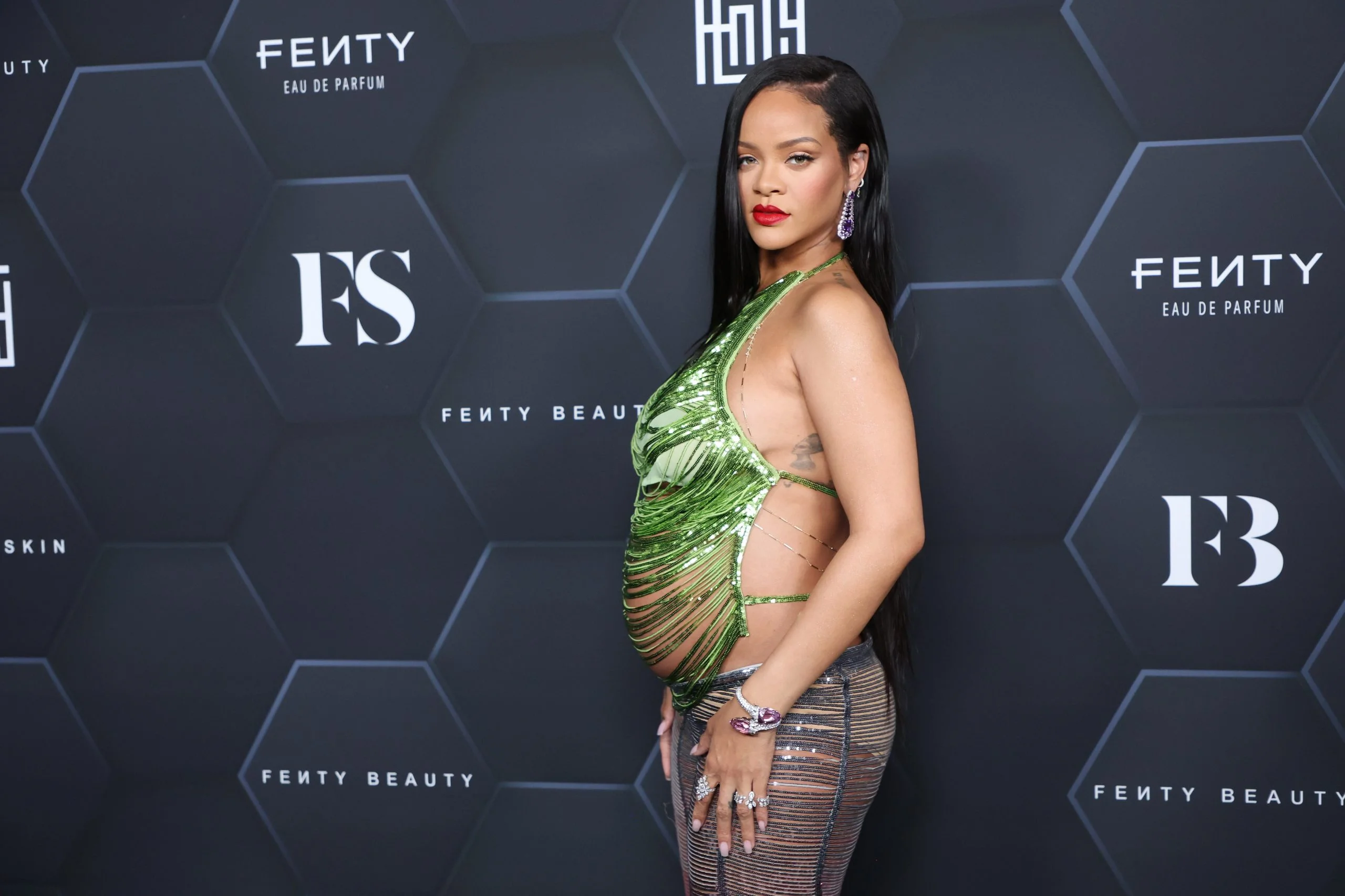 Rihanna  nënë për herë të dytë, sjell në jetë një vajzë…