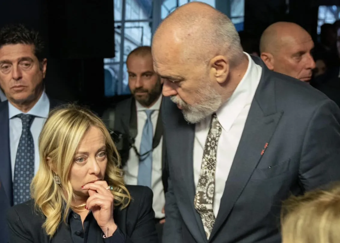 Kryeministrja italiane e ftuar nga Rama, niset drejt Vlorës  me traget