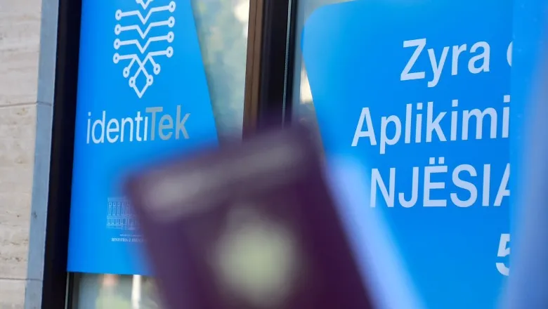 Tani aplikimet për karta identiteti dhe pasaporta edhe të shtunën