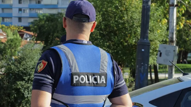Sarandë/ Polici shpërndante hashash në lokalet e natës