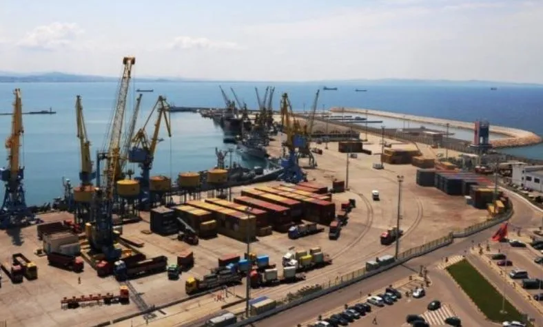 BE: Do monitorojmë lidhjen e Porto Romanos me rrjetin TENT, 62 mln euro të shkuara dëm në Portin e Durrësit