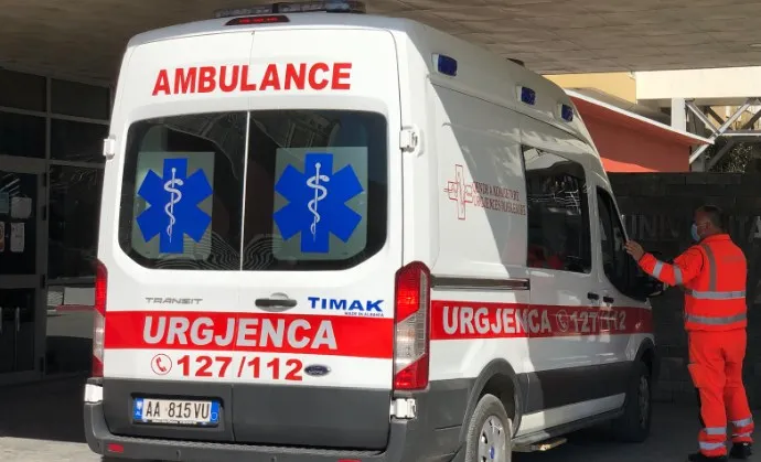 Dhunohet 32-vjeçari në aksin Fushë Krujë-Thumanë, niset me urgjencë drejt spitalit