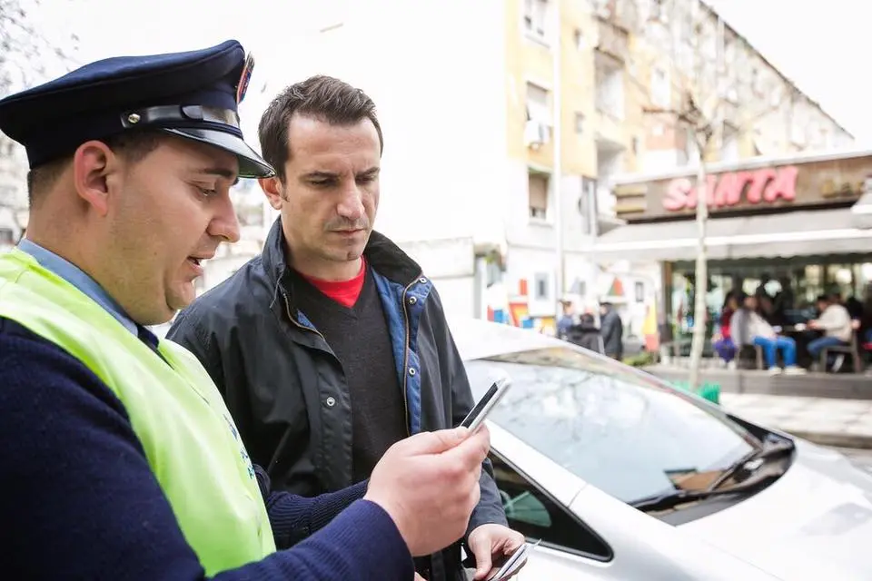 Veliaj tender tě dyshimtë edhe me uniformat e policisë bashkiake. Fituesi ofroi 98% të fondit limit