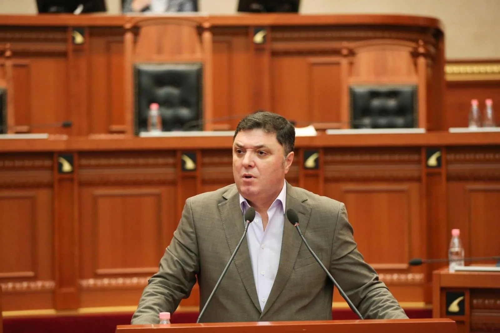 Deputeti i PD kritika “Rithemelimit”: Zoti u’a drejtoftë mendjen, të votosh kundër projekteve të qeverisë gjermane…