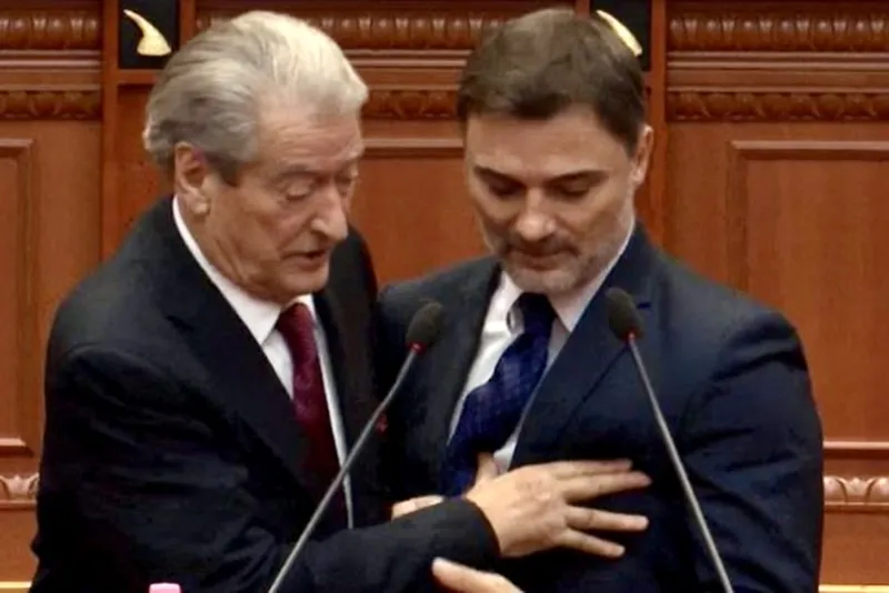 Berisha sulmon Enkeled Alibeajn: Doni të merrni peng persona këtu që duhet të votojnë për rrogën e bashkëshortes