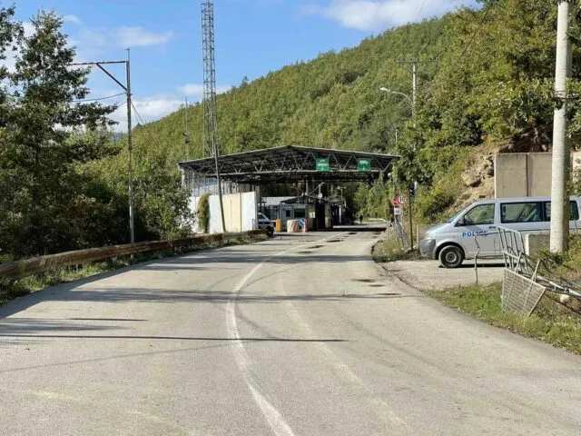 Vasja e policit në Veri të Kosovës, autoritetet njoftojnë mbylljen e pikës kufitare në Bërnjak