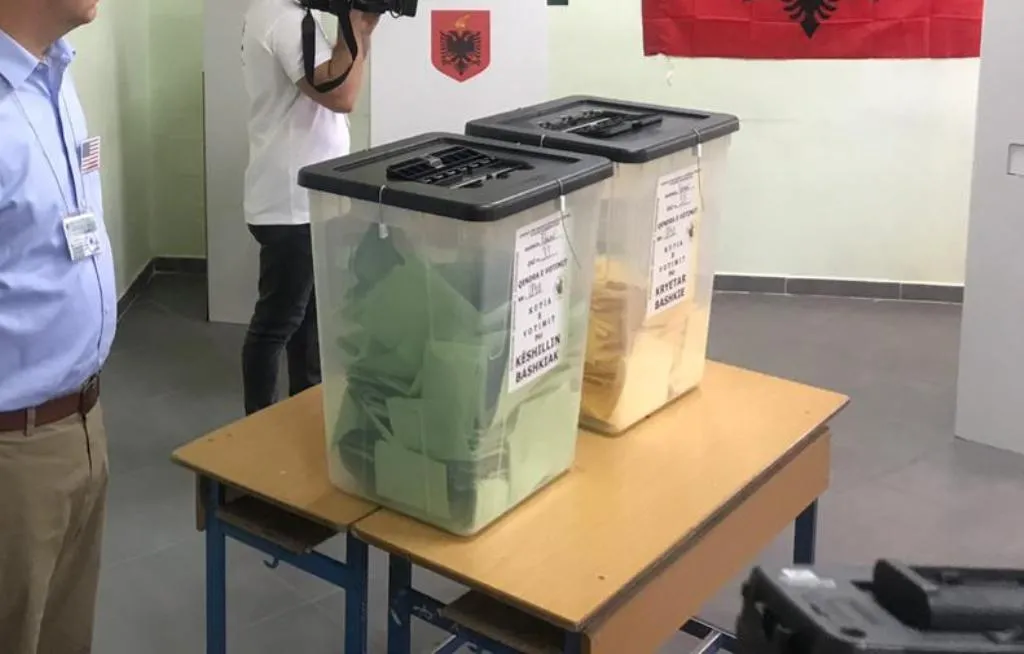 Kukës/ Mbyllet procesi i votimit në zgjedhjet për kryetarin e Bashkisë, pritet të nisë procesi i numërimit