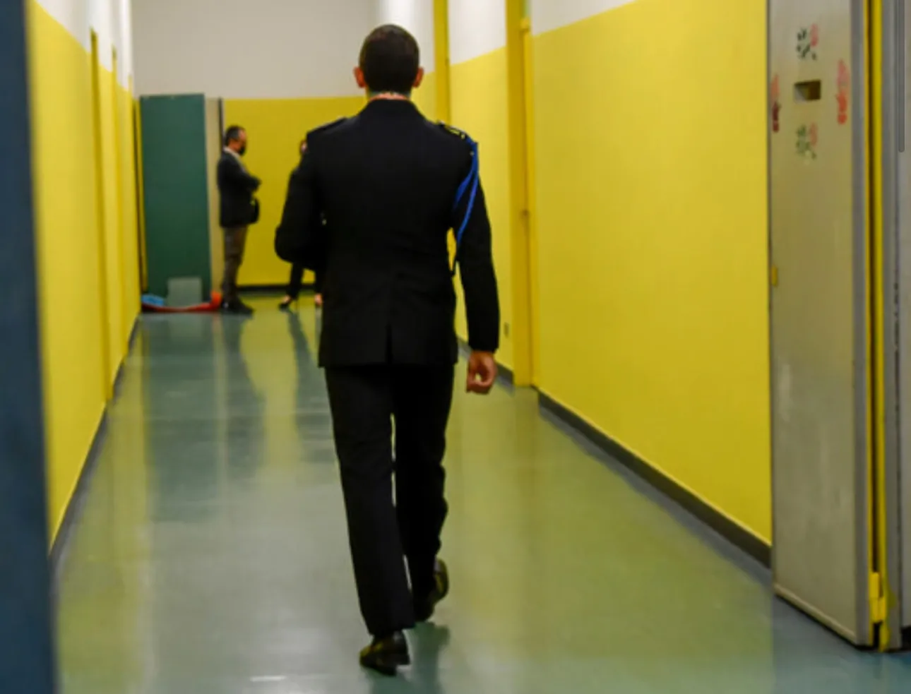 Shqiptari i dënuar në Itali arratiset në mënyrë spektakolare nga burgu, mediat italiane ‘jehonë’: Si në filma!