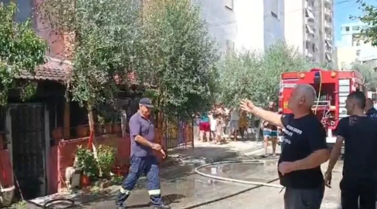 Shkrumbohet nga flakët apartamenti në Lushnje