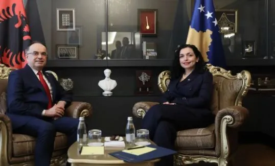 Vjosa Osmani vizitë dy-ditore në Tiranë me ftesë të Presidentit Bajram Begaj!