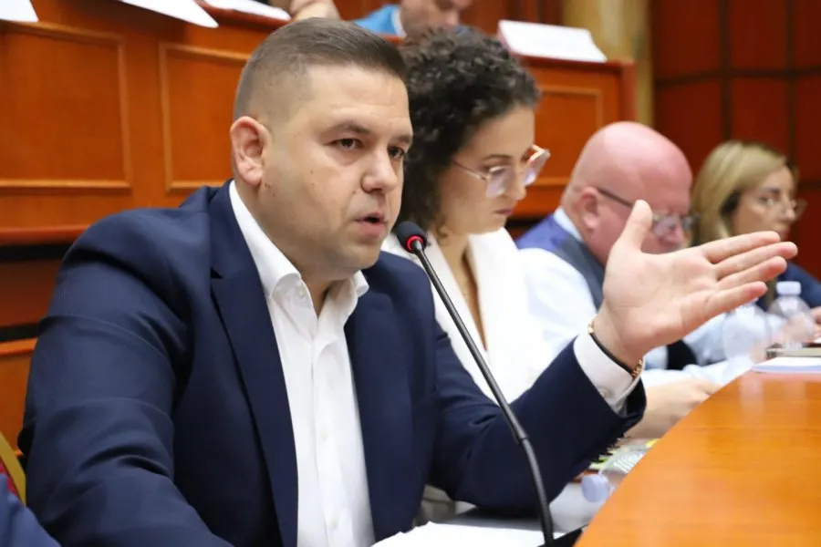 Brahimllari: Prej 1 muaji Erion Veliaj nuk u përgjigjet pyetjeve për inceneratorin e Tiranës