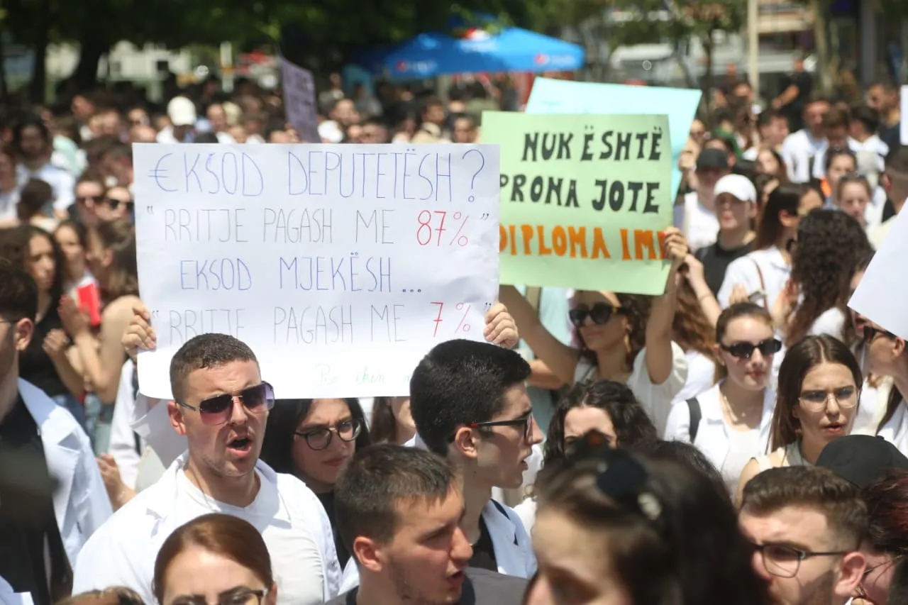 Kryetari i Grupit Parlamentar të PD  Bardhi do ndihmojmë studentét e mjekésisë: Të shfuqizojmë ligjin në KUSHTETUESE!