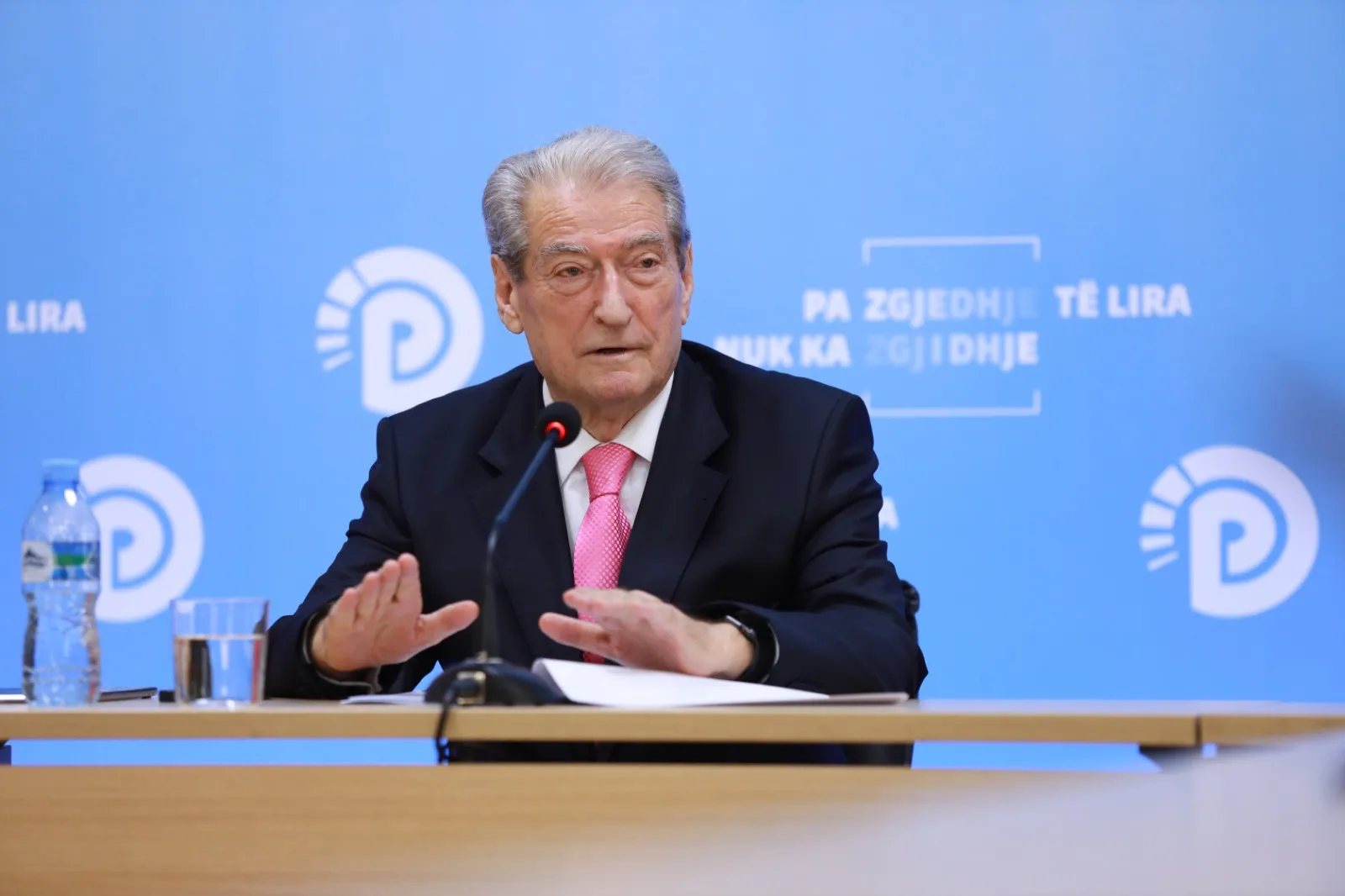 Berisha dënon sulmin pranë Parlamentit në Ankara: Akt terrorist, solidaritet me autoritetet turke