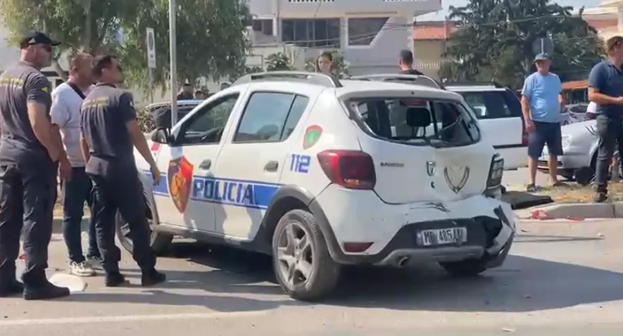 FOTO/ Vlorë, aksidentohet makina e policisë, plagoset efektivi dhe një punonjës i…