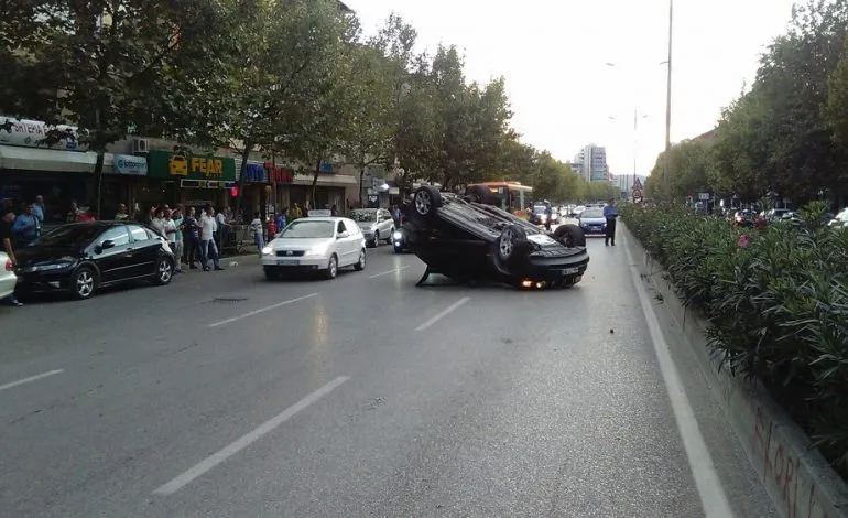 Foto/Aksident në Tiranë
