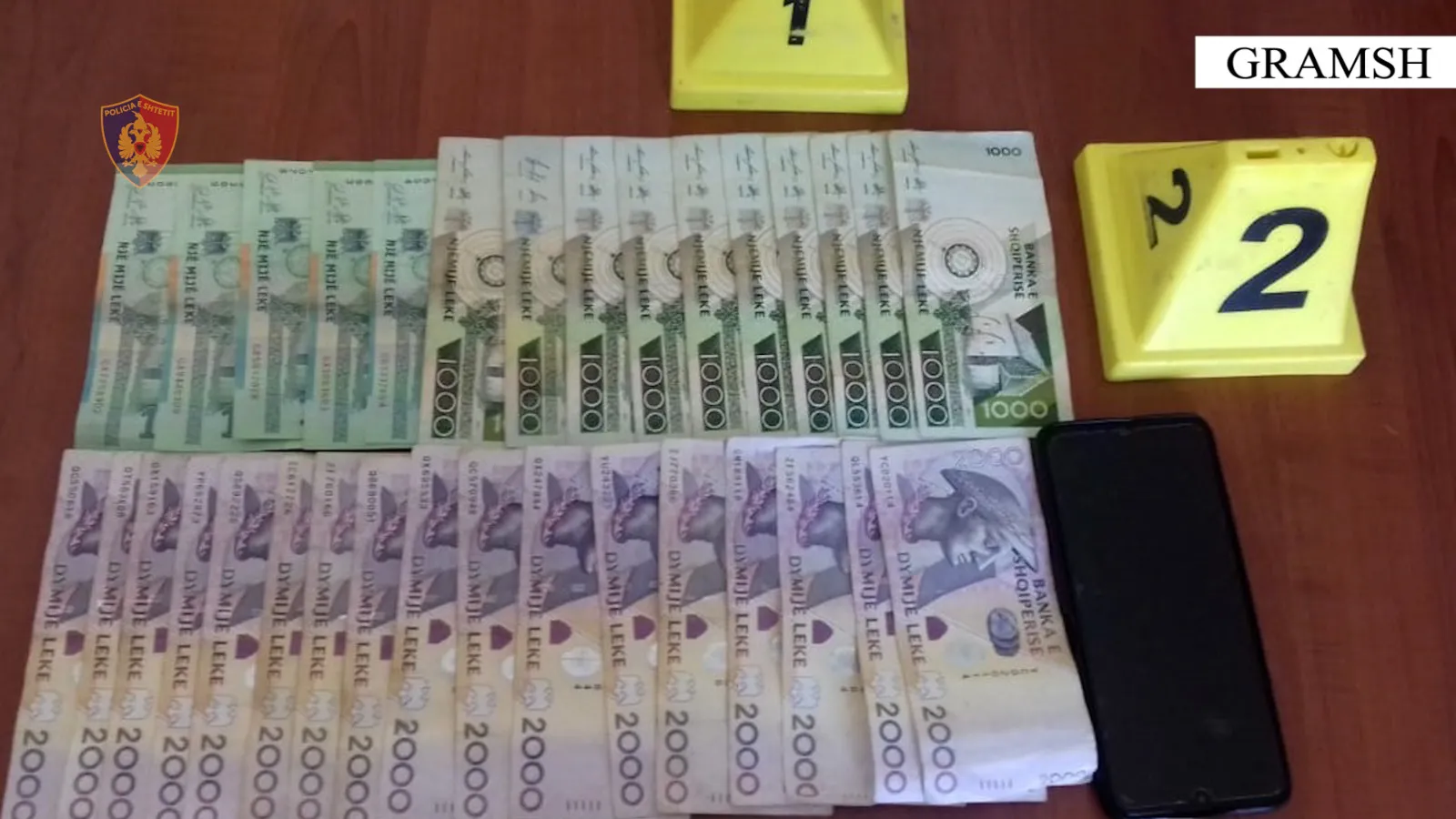 GRAMSH/ I mori paratë të moshuarit pasi e goditi me grushte, arrestohet 19-vjeçari