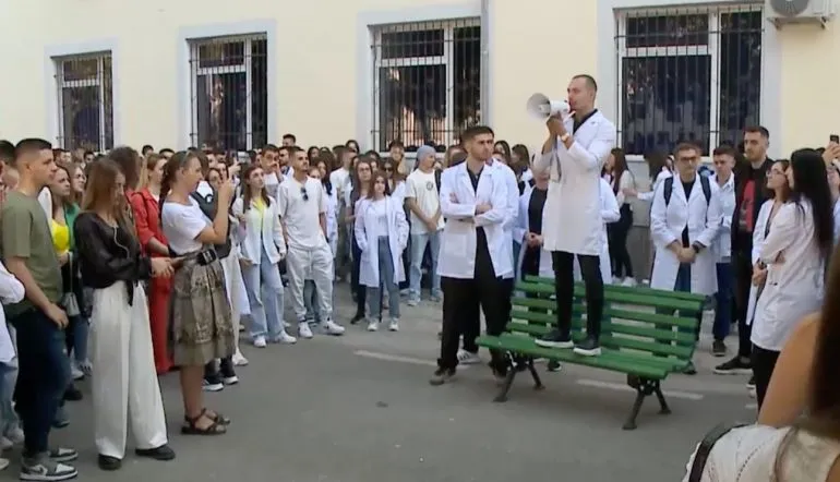 Studentët e Mjekësisë lajmërojnë protestën e radhës