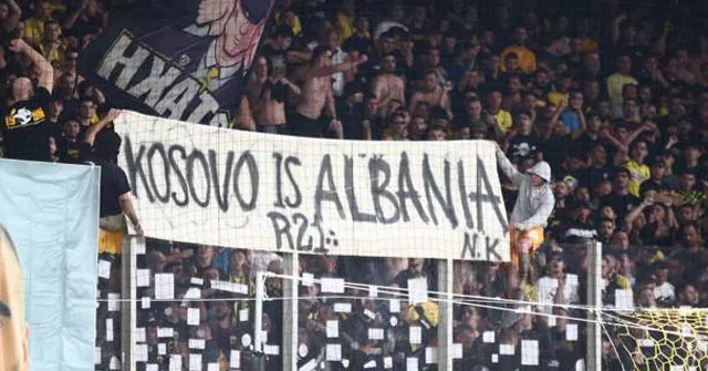 Banderola “Kosova është Shqipëri”/ Tifogrupi grek dhe ekipi AEK përjashtojnë dy tifozët: S’mendojmë kështu!