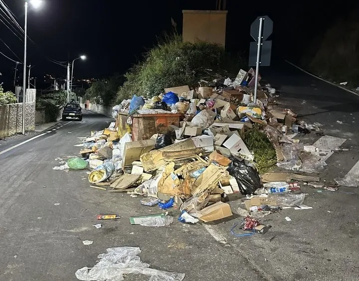 Shkozë/ Pirgje me  plehra, kazanët e papastruar rrezik infeksioni për banorët