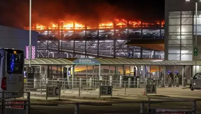 Zjarr në aeroportin e Luton në Londër, anulohen fluturimet