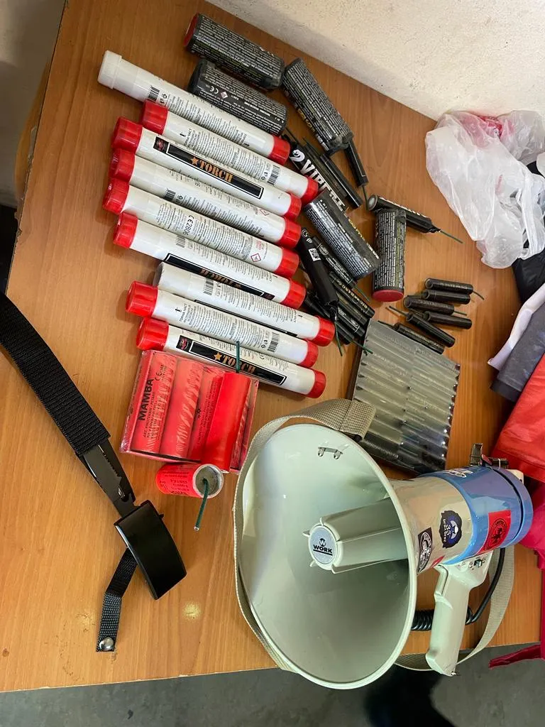 Policia ndalon sende të paligjshme para sfidës Shqipëri-Çeki, Balla: Aktet e dhunës në stadiume të marrin fund!