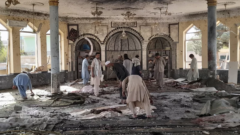 Afganistan, 7 viktima dhe dhjetëra të palgosur nga një sulm vetëvrasës në një xhami