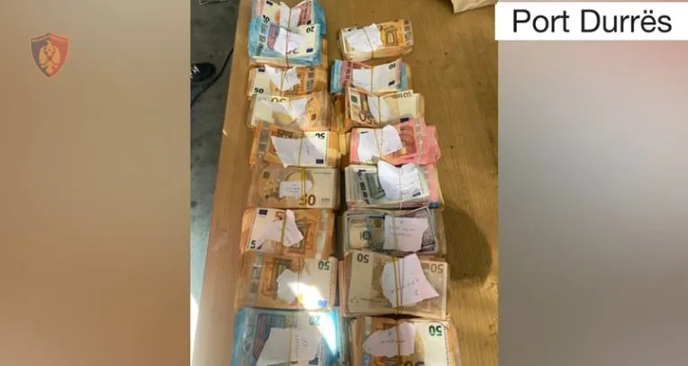 Arrestohen dy shoferë autobusësh,u kapën me 170 mijë euro të padeklaruara