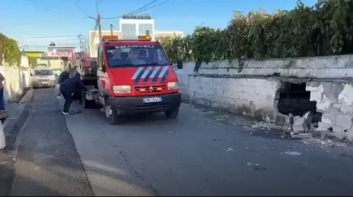Lezhë/ Shoferja  përplaset  me murin e banesës
