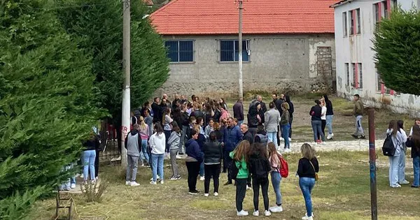 Librazhd, Rrajcë/ Nxënësit  bojkotojnë mësimin, protestojnë për ndërtimin e shkollës