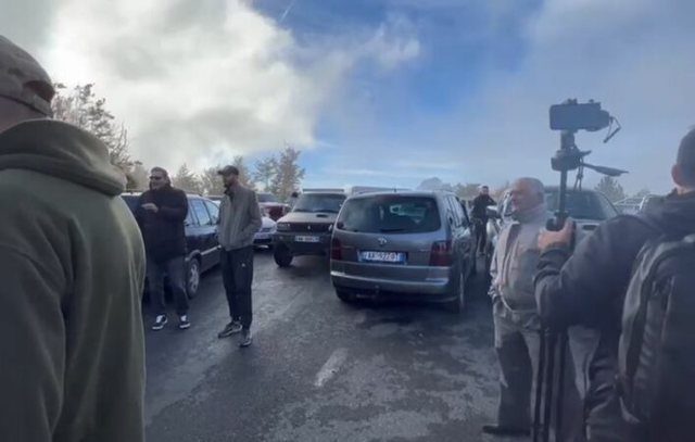 THETH/ Banorët  në protestë për prishjen e ndërtimeve pa leje: Jemi pronarë me shekuj