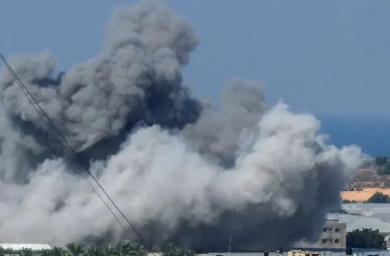 Izraeli bombardon  një spital në Gaza, raportohet për 500 persona të vrarë