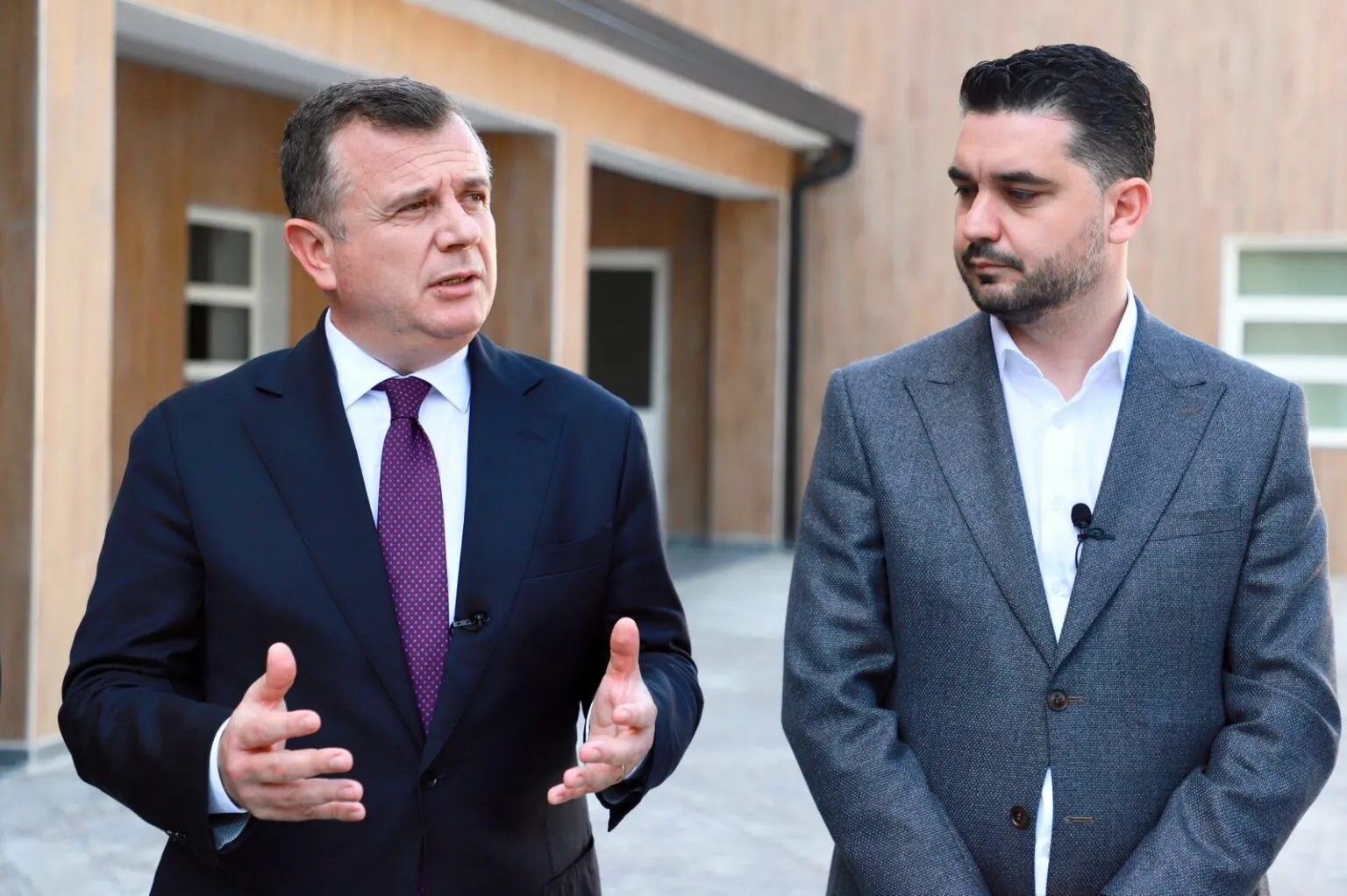 Ministri Balla flet për paketën e sigurisë në shkolla me Krytarin e Bashkisë  Kavajë: Bashkëpunim me të gjitha autoritetet dhe bashkinë për gjithçka që lidhet me garantimin e nxënësve