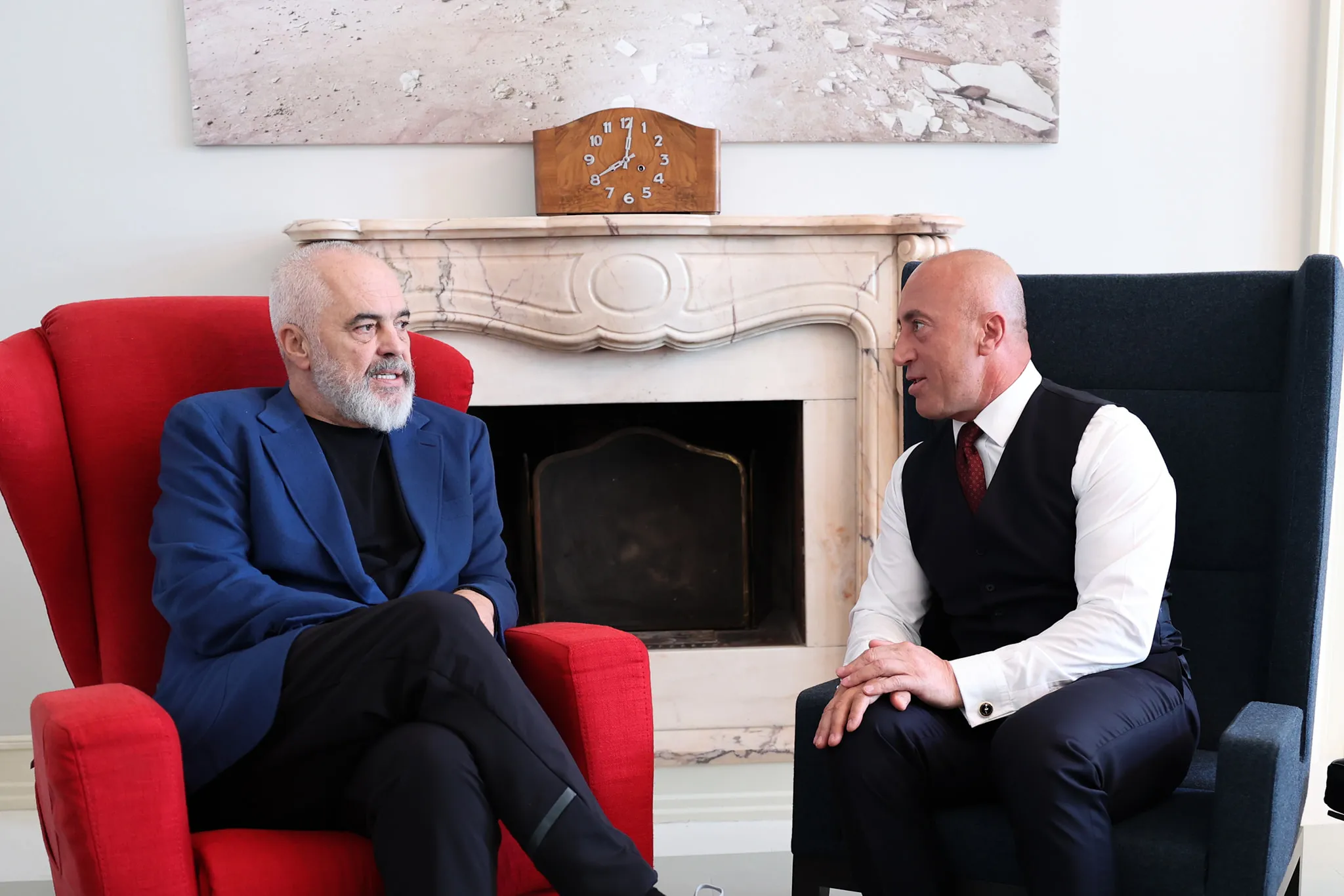 Dikur e paditi në gjykatë, sot   Rama u takua vëllazërisht me Haradinajn , zbardhet diskutimi mes tyre! Ish-kryeministri: Ja çfarë i kërkova