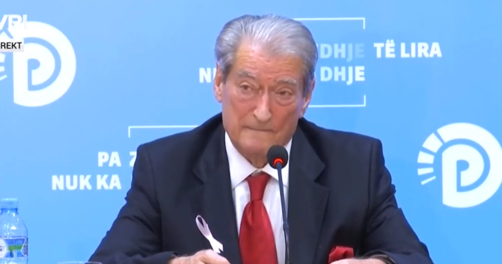 Berisha nuk shkon në GJKKO, njofton konferencë për mediat 30 minuta para seancës