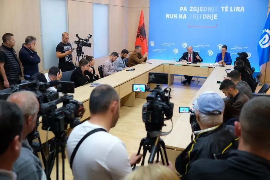 Berisha : Qeveria fiku dritat që qytetarët rë mos ndiqnin konferencën e shtypit