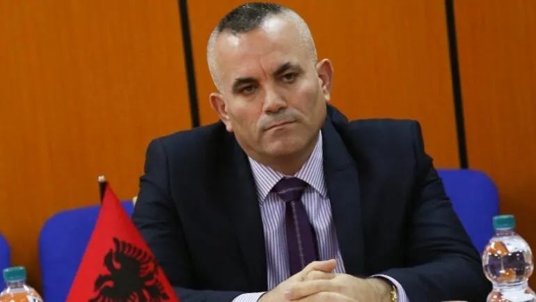 Ministria e Brendshme zbardh vendimin  e dorëheqjes së Ardi Veliut dhe zbulon drejtuesin e ri të AMP