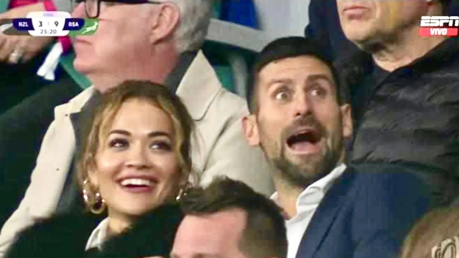 VIDEO/ Rita Ora në krah të tenstit serb në stadium