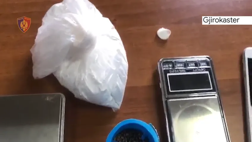 Gjirokastër, policia kap shpërndarësit e drogës me kokainë e fara kanabisi