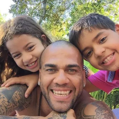 Mesazhi prekës nga burgu i  brazilianit Dani Alves për vajzën e tij