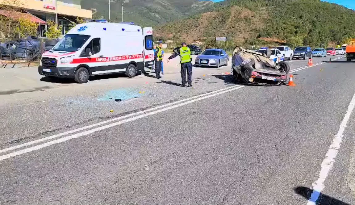 Aksident  me të plagosur në Rrugën e Kombit/ Dy automjete përplasen midis tyre