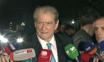 Berisha flet pas mbylljes së seancës: Rama nuk lejon komisionet parlamentare