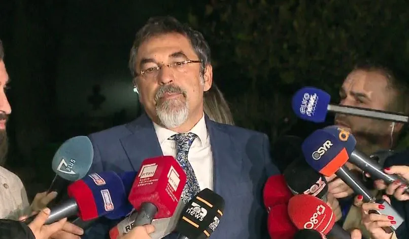 Bledi Çuçi i prerë: Parlamenti do të vijojë punën! Deputetët e opozitës erdhën me skenar