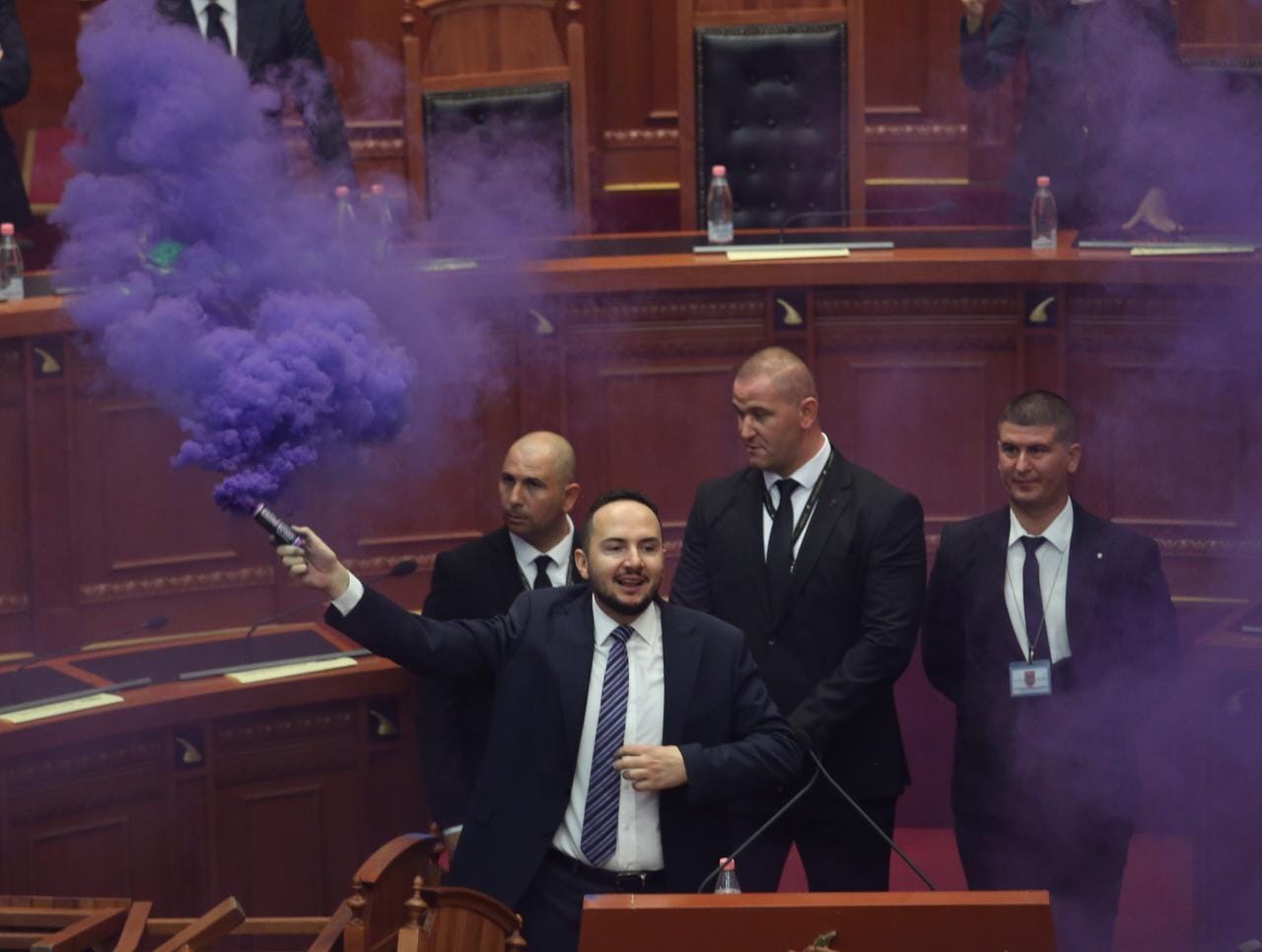 Salianji reagon ashpër pas kërkesës për përjashtim: Firmosën ish-ministra të akuzuar për fikje radarësh e deputetë të hetuar për trafik droge