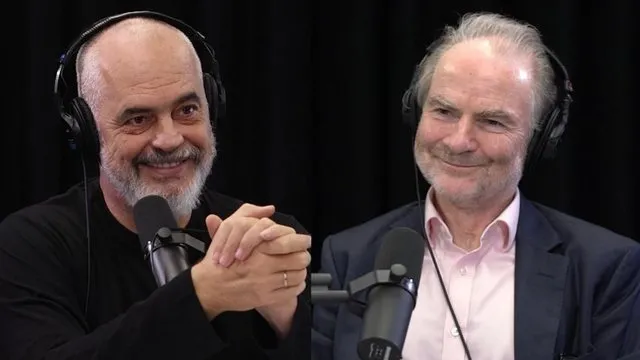 Kryeministri Rama po shkëlqen dhe si gazetar: Merr në intervistë dhe  debaton me historianin britanik  Timothy Garton Ash, jo vetëm për mikun e tij Bler por dhe problemet që shqetësojnë sot botën