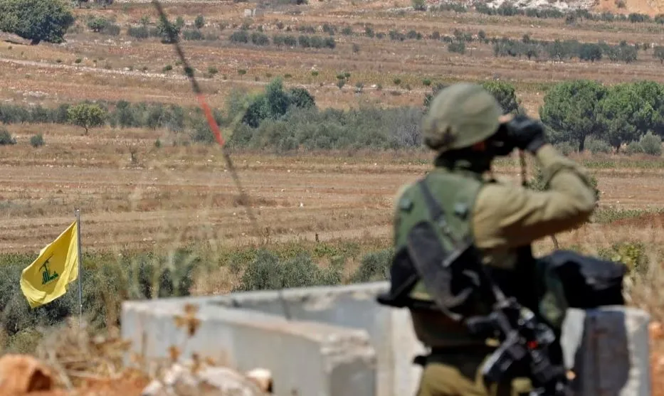 Ushtria izraelite dhe Hezbollahu shkëmbejnë zjarr përgjatë kufirit
